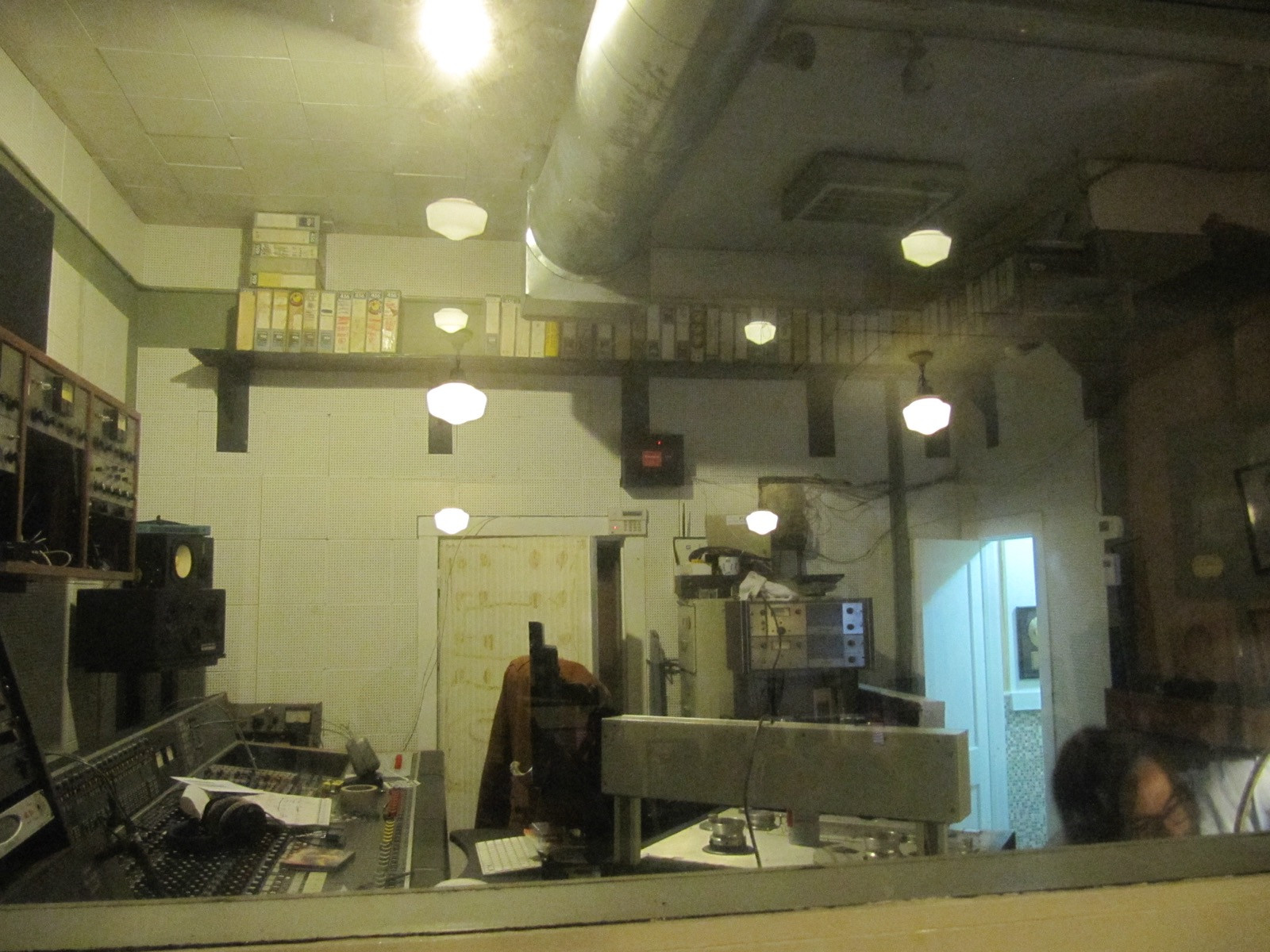 The Sun Studio control room — Mr. Littlehand / Wikimedia Commons (CC BY 2.0)