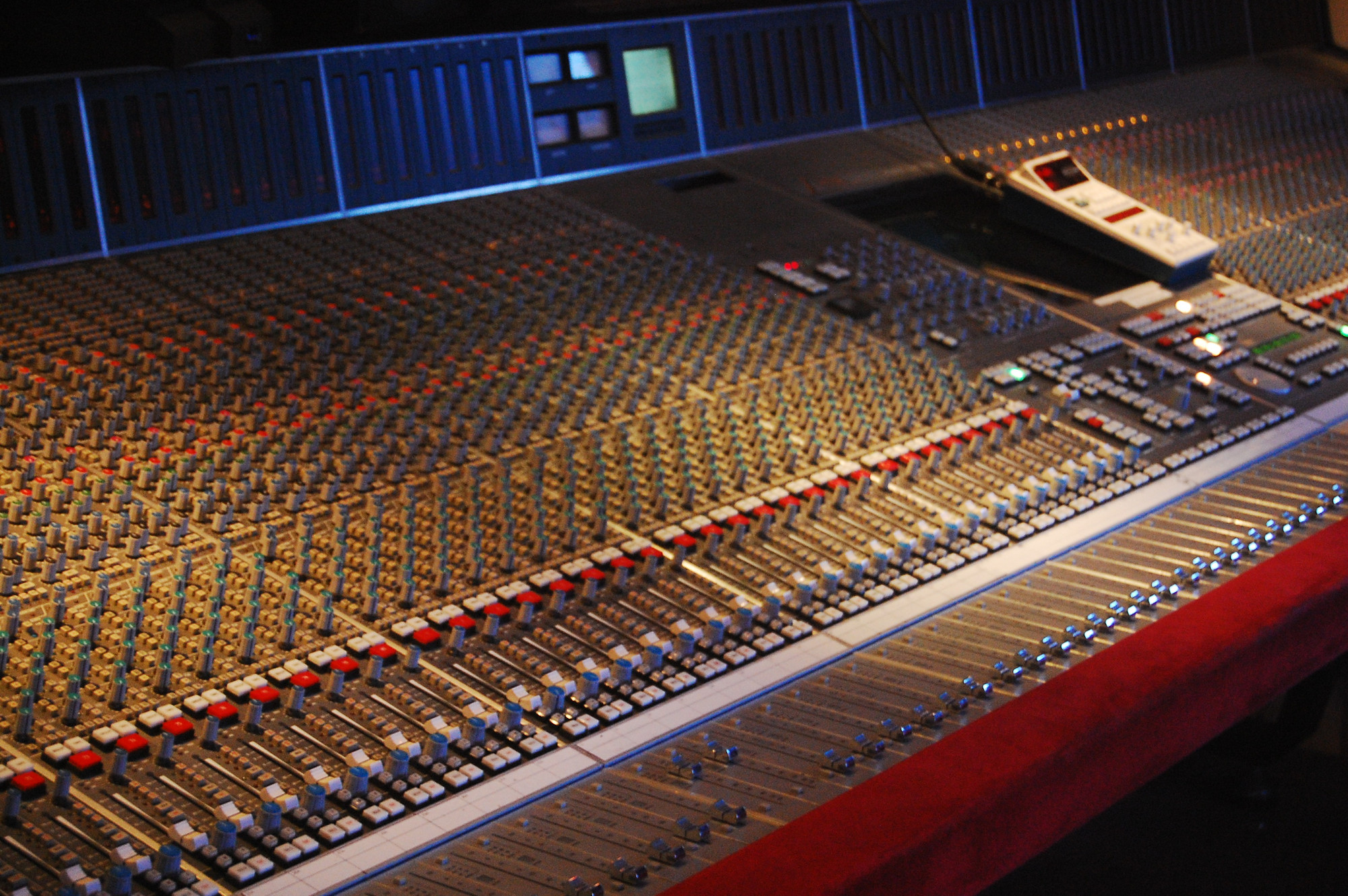 SSL 9000 J Series — SSL SL 9000 J (72ch) at The Cutting Room, NYC (2009)