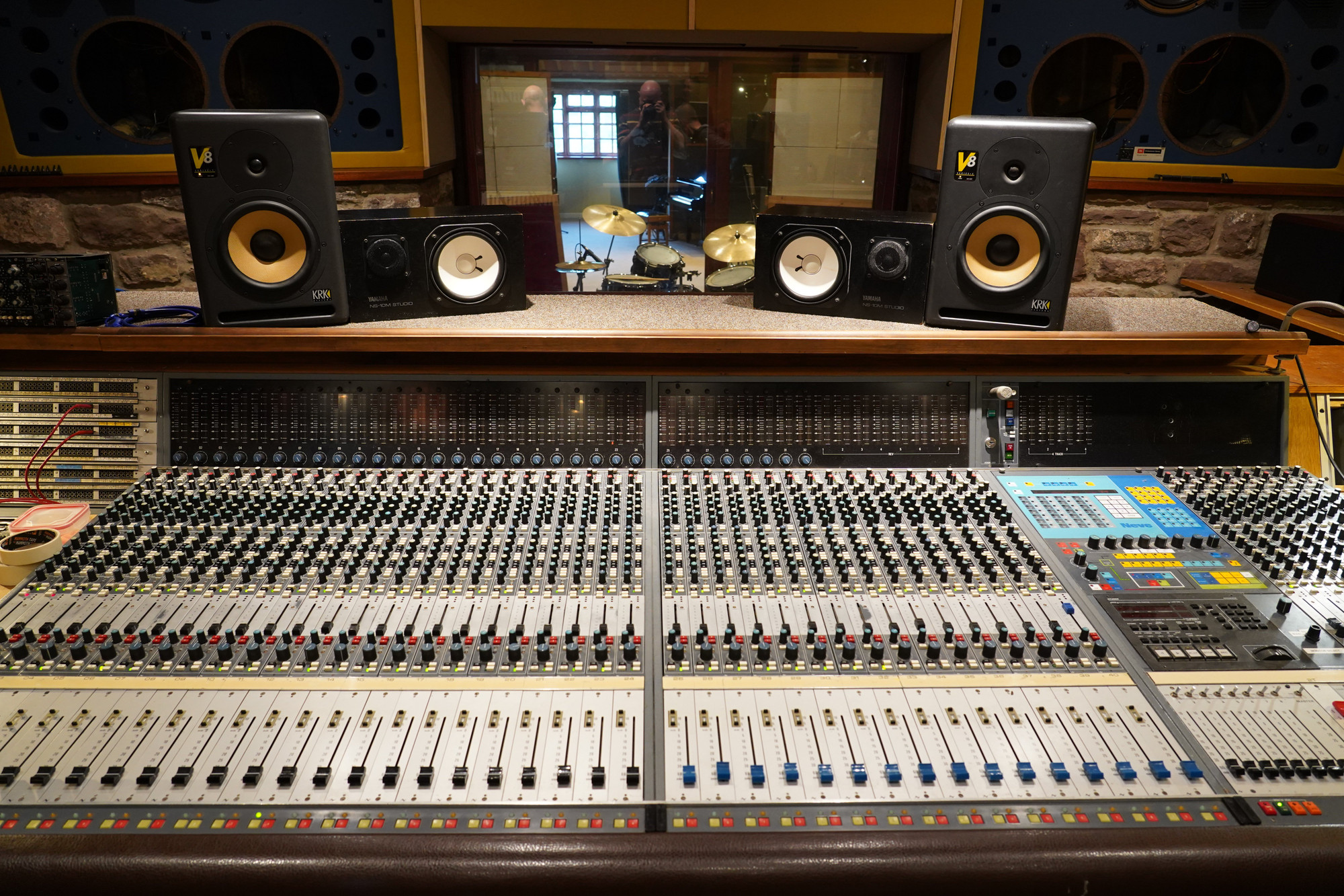 Studio 2 — 48-track mixing desk — CC BY 2.0 / Wikimedia Commons