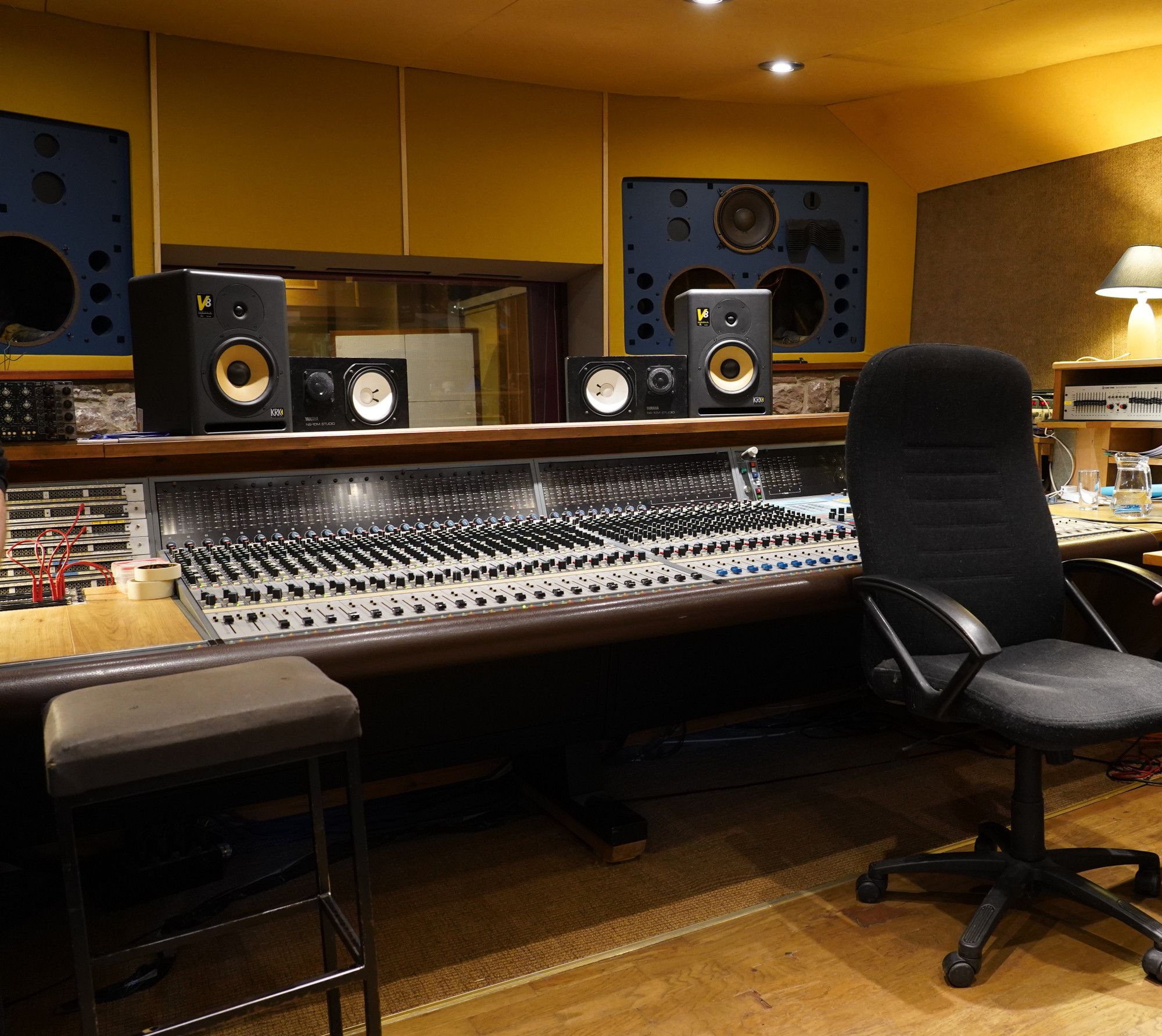 Studio 2 control room — CC BY 2.0 / Wikimedia Commons